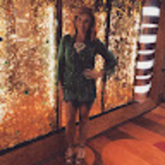 Meet your Posher, Claire - Picture 1 of 1